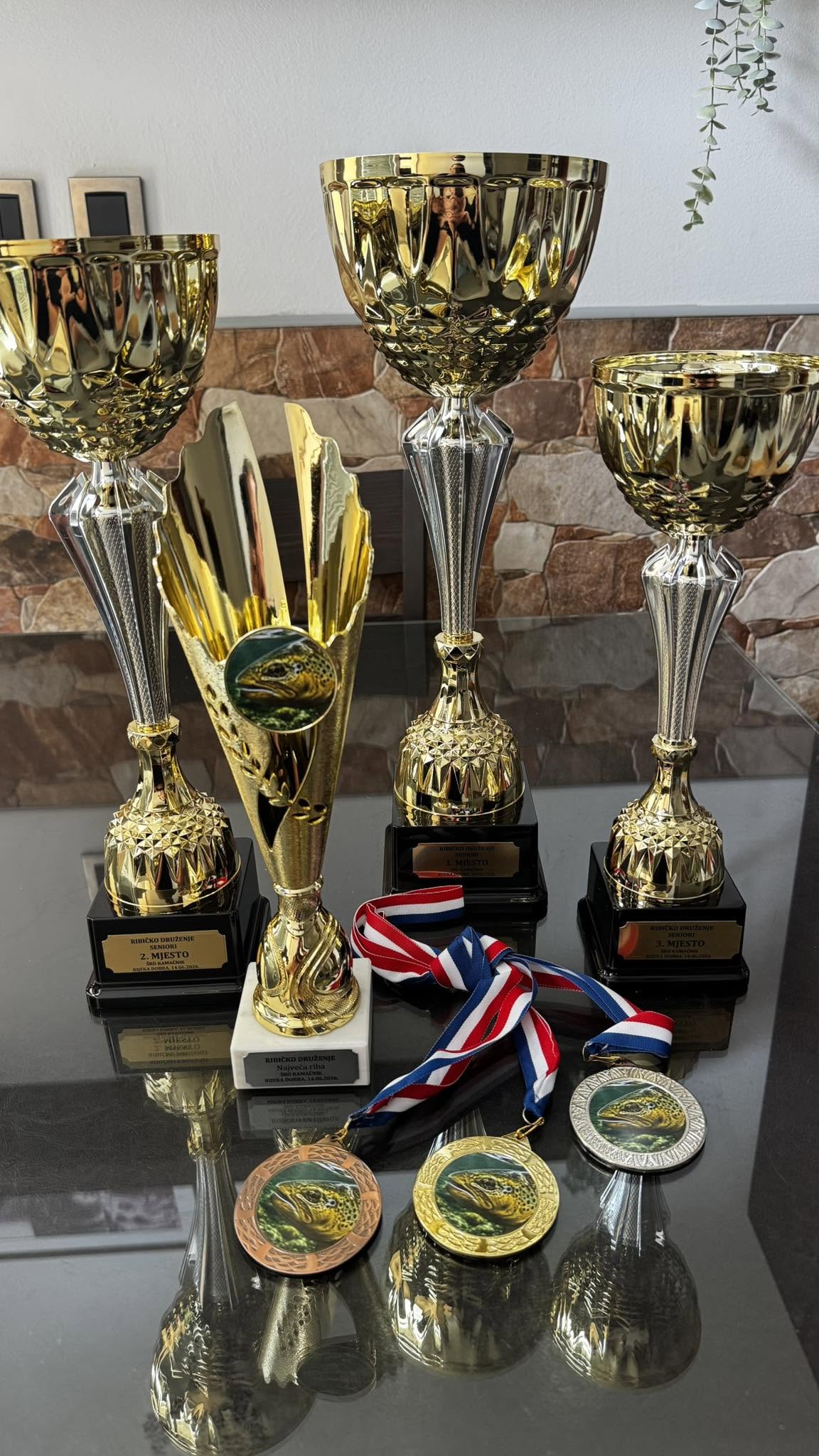 Pokali i medalje s ribičkog druženja